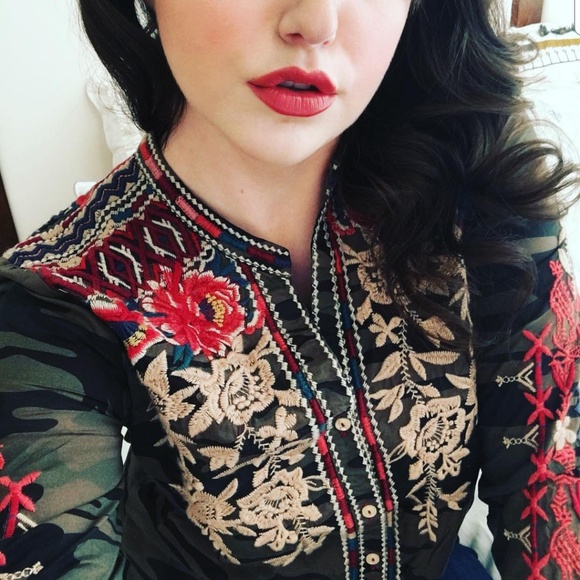 Johnny was VERONICA V-NECK BUTTON DOWN - Picture 7 of 7